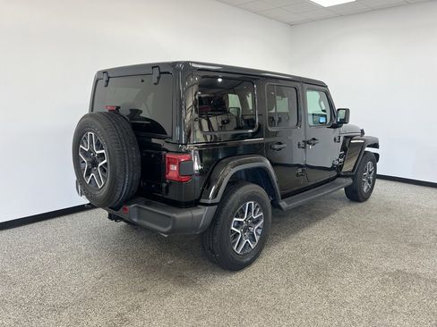 Used 2024 Jeep Wrangler Sahara image 19