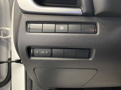 Used 2023 Nissan Rogue SV image 28