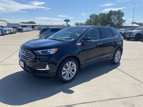 Certified 2022 Ford Edge Titanium image 2