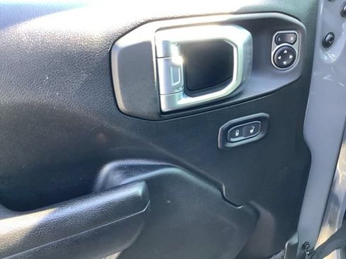 Used 2023 Jeep Wrangler Unlimited Rubicon 4xe w/ Cold Weather Group AWD/4WD image 19