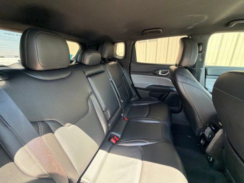 Used 2023 Jeep Compass Latitude AWD/4WD image 9