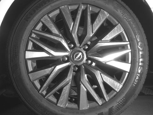 Used 2025 Nissan Altima 2.5 SV FWD image 14