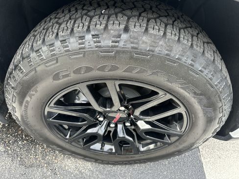 Used 2025 GMC Sierra 1500 Elevation w/ Elevation Premium Package AWD/4WD image 6
