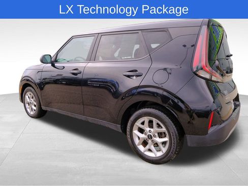 Used 2023 Kia Soul LX w/ LX Technology Package image 4