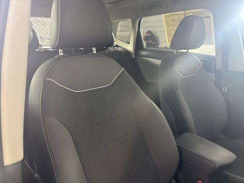 Used 2023 Volkswagen Taos SE w/ Panoramic Sunroof Package AWD/4WD image 30