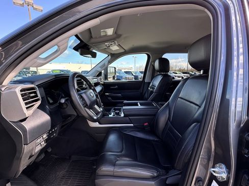 Used 2022 Toyota Tundra SR5 w/ SR5 Convenience Package AWD/4WD image 18