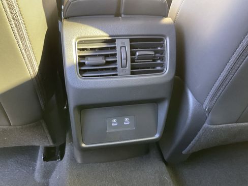 Used 2025 Nissan Rogue Platinum image 44