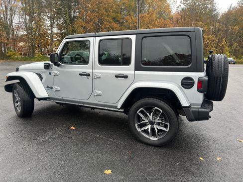 Used 2024 Jeep Wrangler Sport S w/ Convenience Group image 9