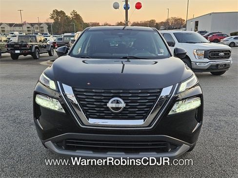 Used 2023 Nissan Rogue SV image 2