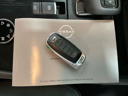 Used 2024 Nissan Rogue SV image 11