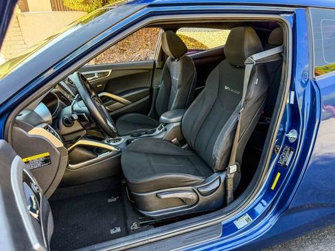 Used 2017 Hyundai Veloster Value Edition FWD image 10