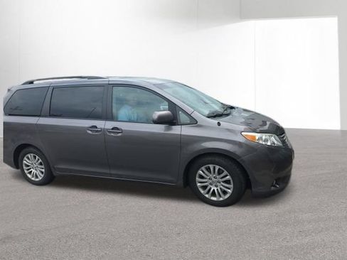 Used 2013 Toyota Sienna XLE FWD image 1