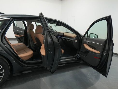 New 2025 Hyundai Sonata Limited image 40