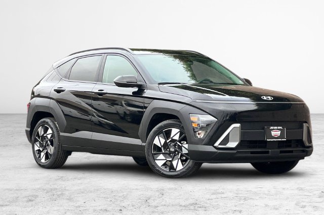 Used 2025 Hyundai Kona SEL FWD image 2