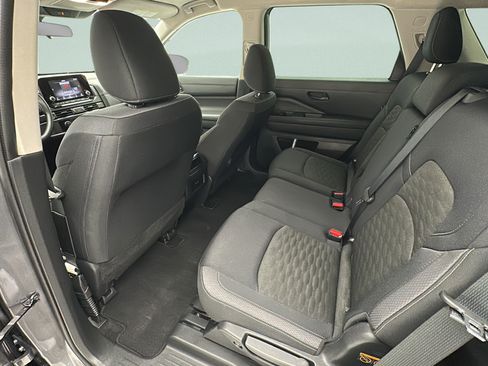 Used 2024 Nissan Pathfinder S AWD/4WD image 10