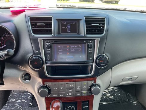 Used 2013 Toyota Highlander Limited AWD/4WD image 22