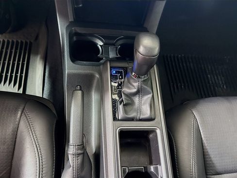 Certified 2022 Toyota Tacoma TRD Off-Road w/ TRD Premium Off Road Package AWD/4WD image 17