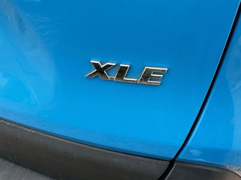 Used 2020 Toyota RAV4 XLE Premium image 9