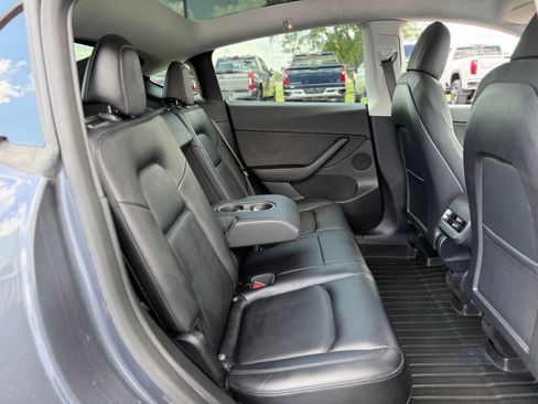 Used 2022 Tesla Model Y Long Range AWD/4WD image 16