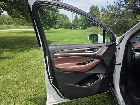 Used 2018 Buick Enclave Avenir FWD image 29