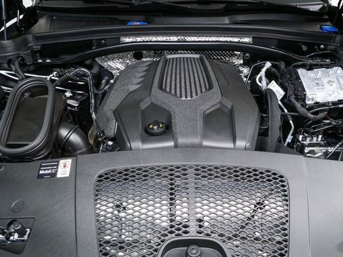 Used 2026 Porsche Macan Turbo AWD/4WD image 35