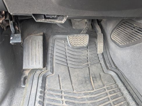 Used 2014 GMC Acadia SLE FWD image 12