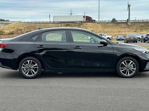 Used 2024 Kia Forte LXS FWD image 2