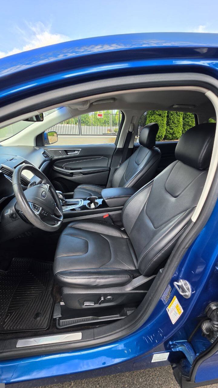 Used 2018 Ford Edge Titanium AWD/4WD image 12