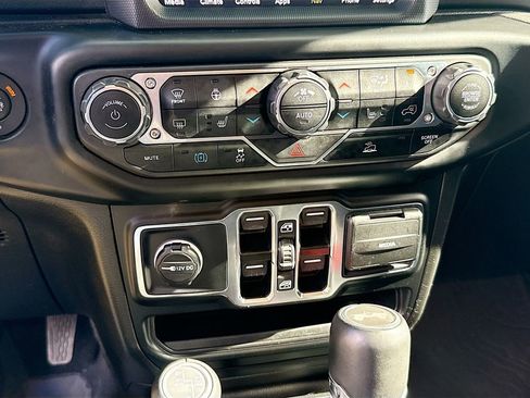 Used 2023 Jeep Wrangler Unlimited Sahara w/ Cold Weather Group image 17