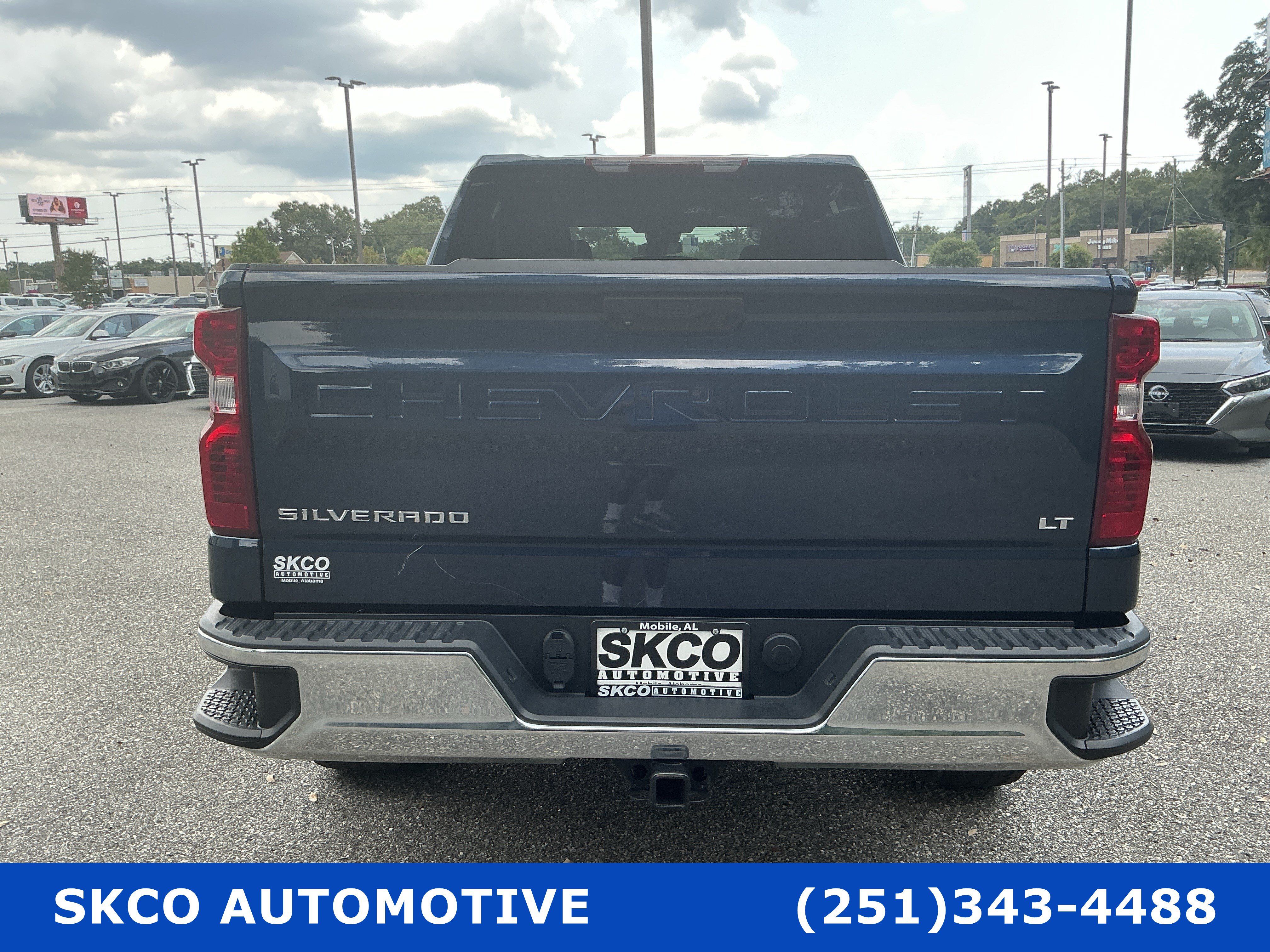 Used 2023 Chevrolet Silverado 1500 LT AWD/4WD image 4
