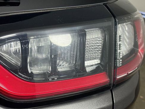 Used 2019 Jeep Cherokee Limited FWD image 26