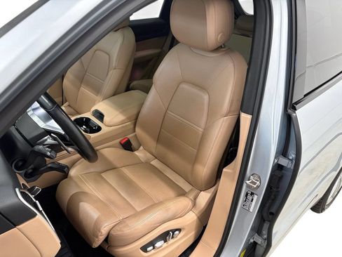 Used 2019 Porsche Cayenne AWD/4WD image 10