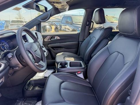New 2026 Chrysler Pacifica Select FWD image 12