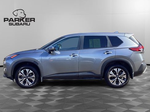 Used 2023 Nissan Rogue SV image 2