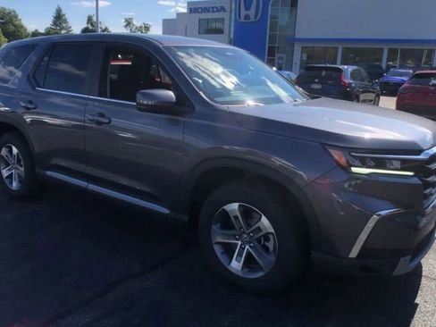 New 2025 Honda Pilot EX-L image 2