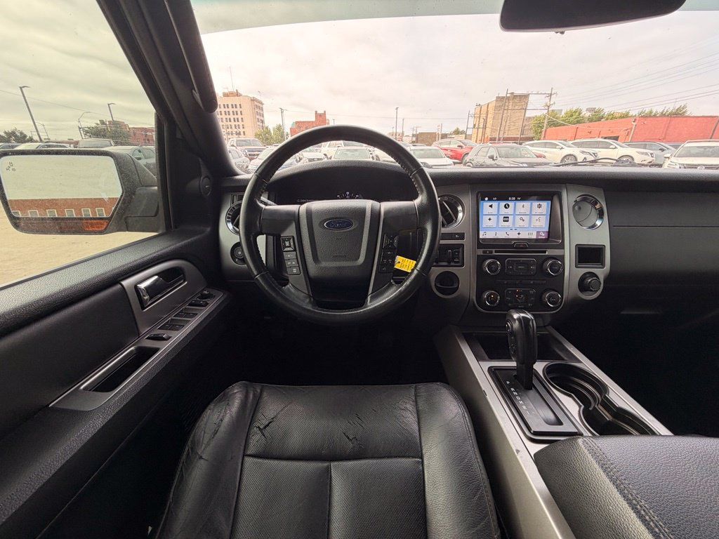 Used 2016 Ford Expedition XLT w/ Equipment Group 202A RWD image 19