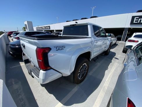 Used 2025 Toyota Tacoma TRD Sport AWD/4WD image 3