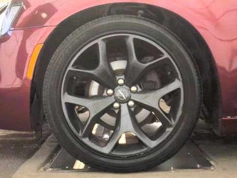 Used 2020 Chrysler 300 Touring w/ Sport Appearance Package RWD image 6