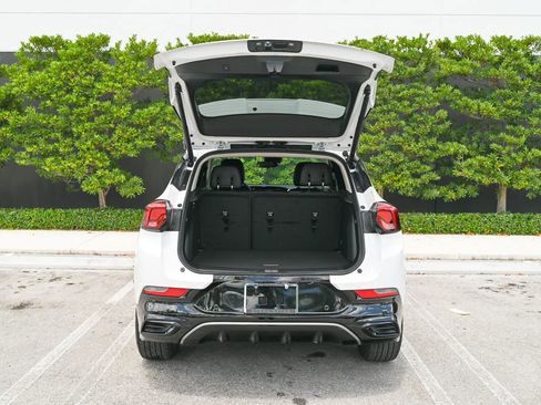 Used 2025 Buick Encore GX Sport Touring w/ Experience Buick Package FWD image 9