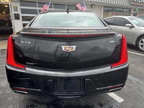 Used 2018 Cadillac XTS Luxury image 3