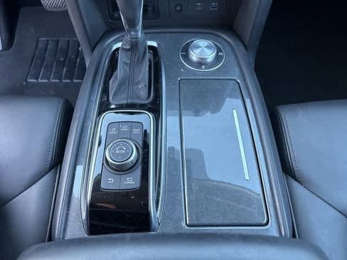Used 2023 Nissan Armada SV image 16