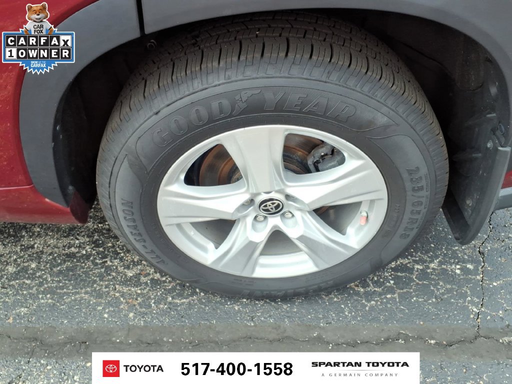 Used 2022 Toyota Highlander LE AWD/4WD image 11