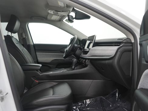 Used 2022 Jeep Compass Latitude image 10