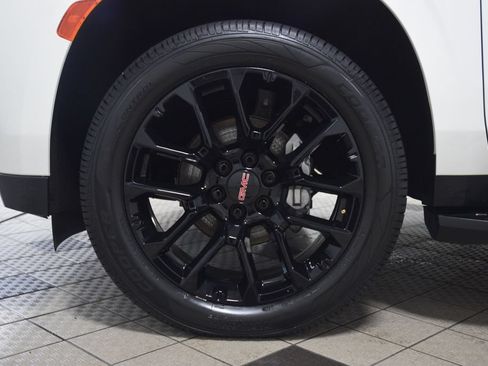 Used 2024 GMC Yukon XL Denali AWD/4WD image 29