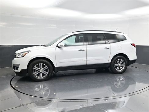 Used 2017 Chevrolet Traverse LT image 6