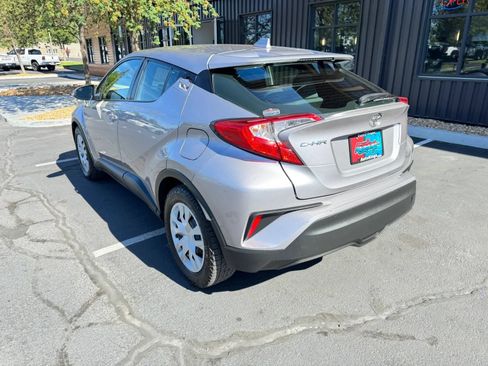Used 2020 Toyota C-HR LE FWD image 3