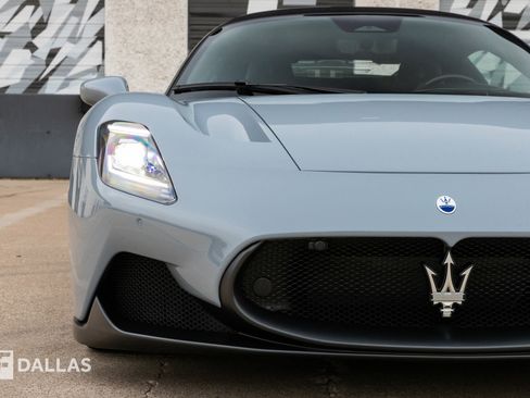 Used 2023 Maserati MC20 Coupe image 4