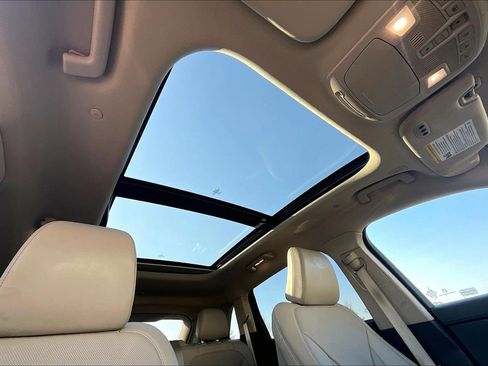 Used 2022 Lincoln Nautilus Reserve image 12