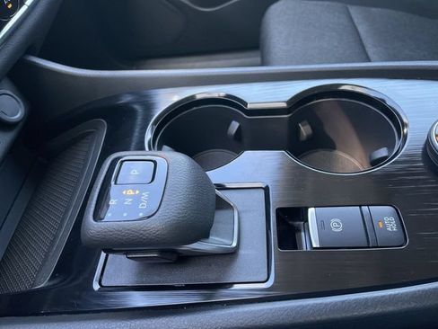 Used 2025 Nissan Rogue SV AWD/4WD image 19