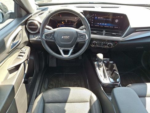 Used 2024 Chevrolet Trax ACTIV w/ Sunroof Package FWD image 11